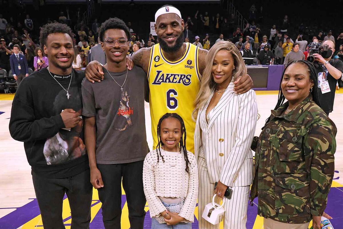 LeBron James Siblings: Exploring the Family of the NBA Superstar