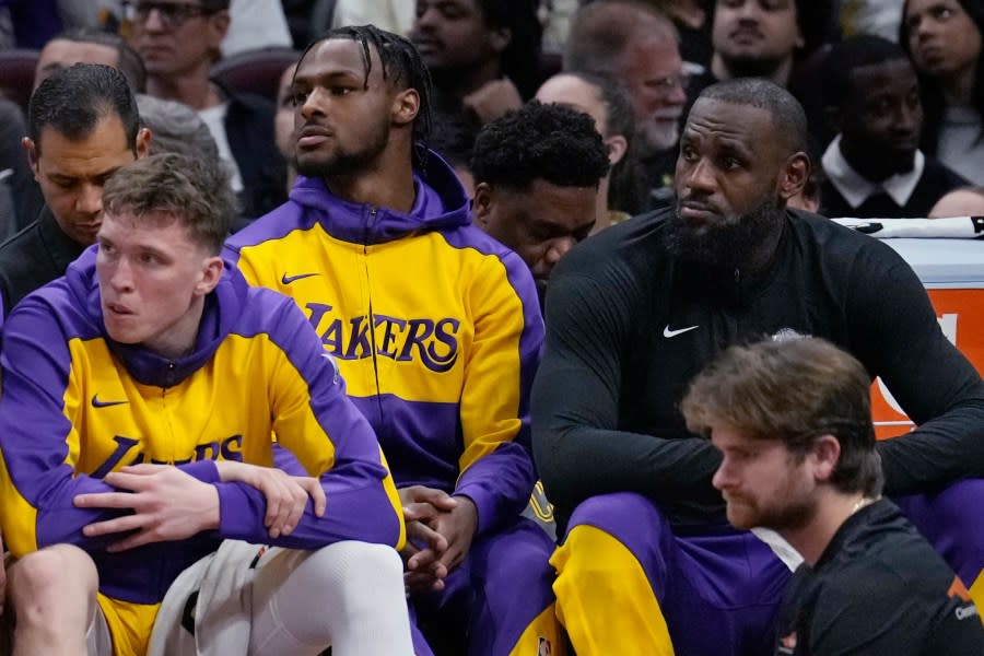 LeBron James Faces Former Team in Cavaliers vs Lakers Matchup