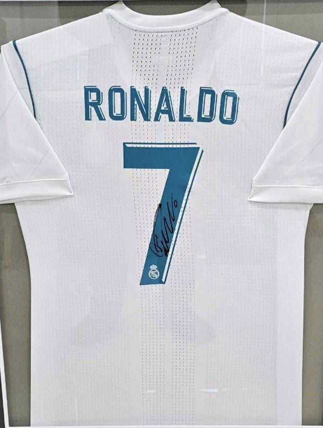 Want a Cristiano Ronaldo Signed Jersey? Heres How to Spot Real From Fake