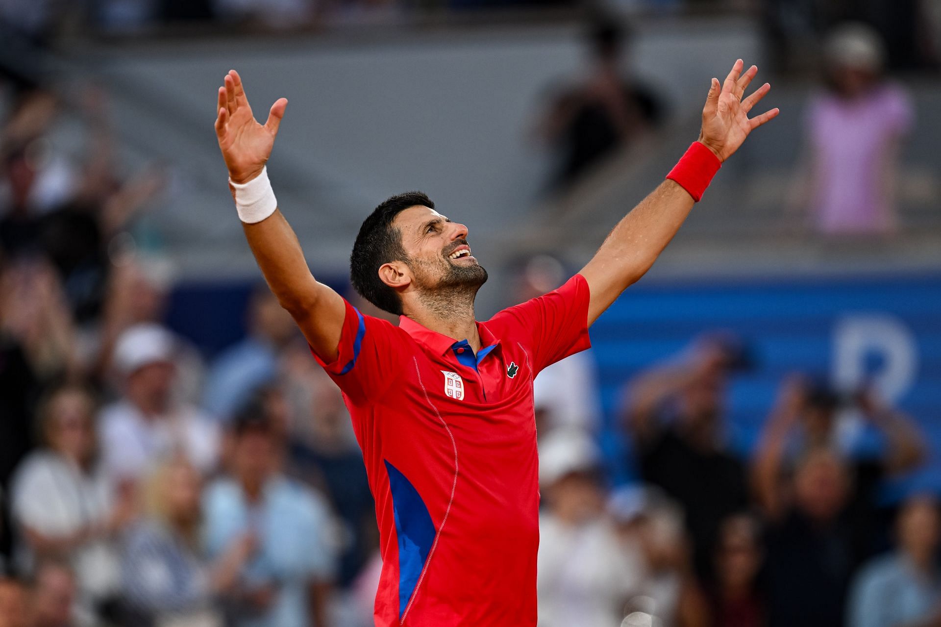 Djokovics Christian Cross: Deep Faith Shines After Paris Olympics Win