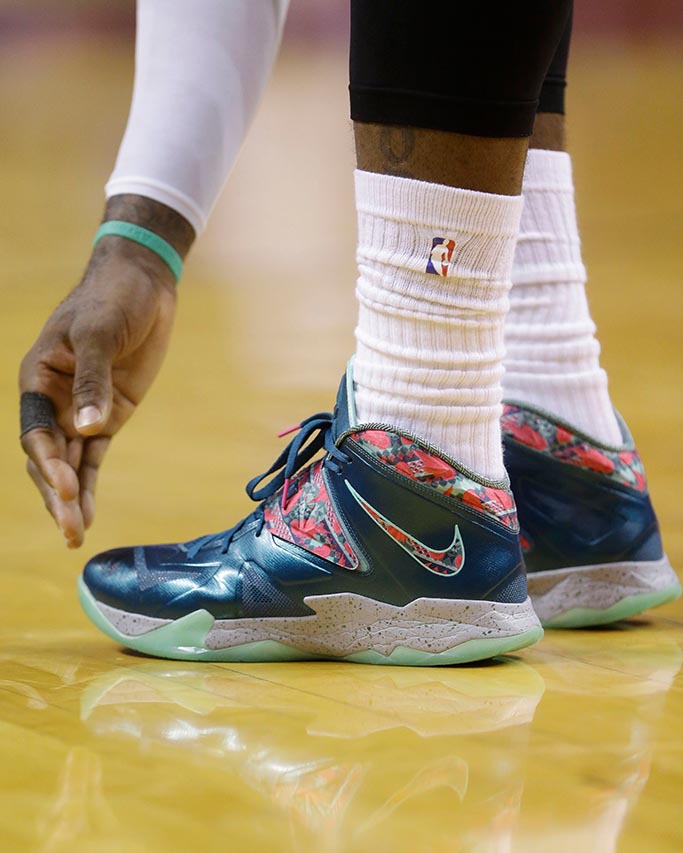 What Size Shoe Does LeBron Wear? A Simple Guide to His Shoe Size!