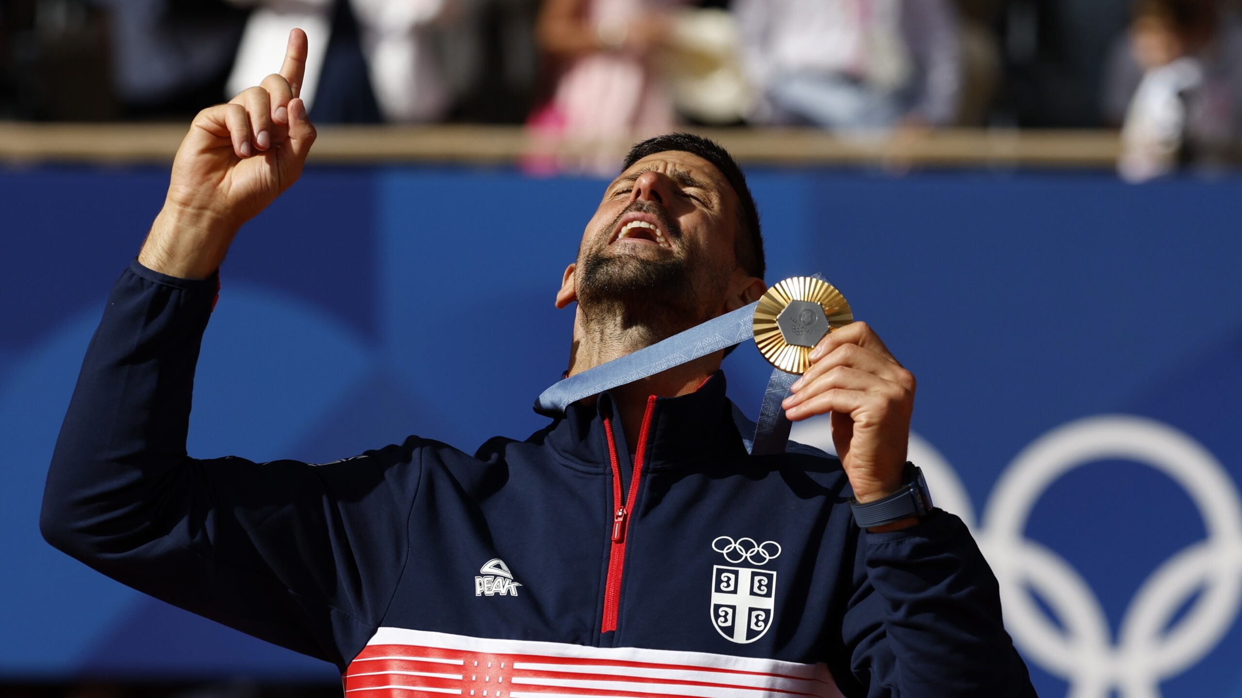 Djokovics Christian Cross: Deep Faith Shines After Paris Olympics Win