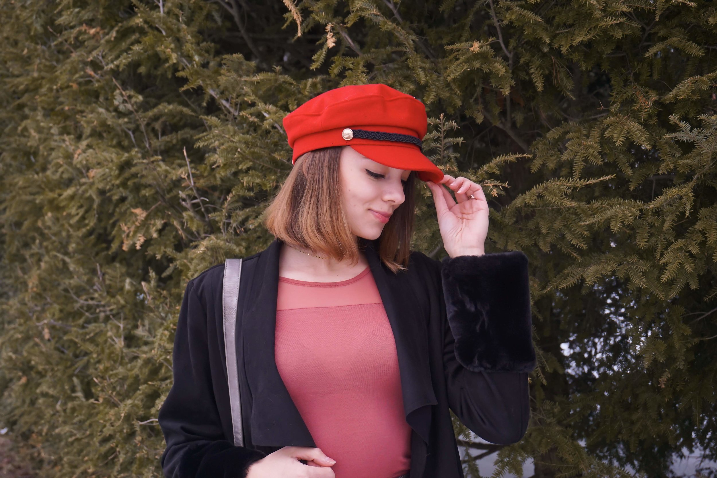 Rock the Sun Day Red Hats Look: Tips and Styling Ideas