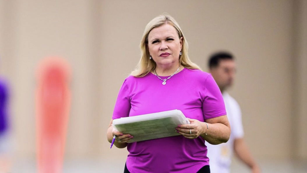 Holly Rowe: Balancing Life as a College Athlete and Broadcaster