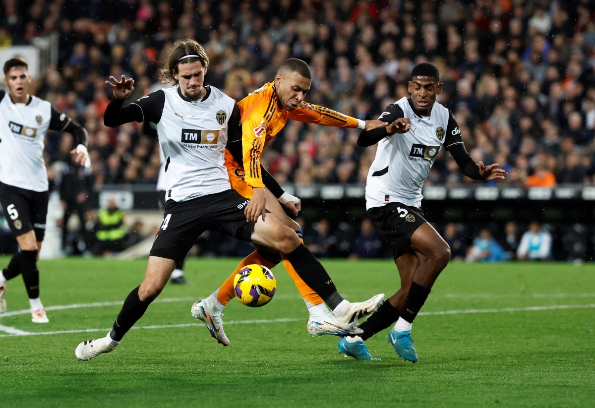 Easy Valencia vs Sevilla Prediction: Stats and Betting Tips.