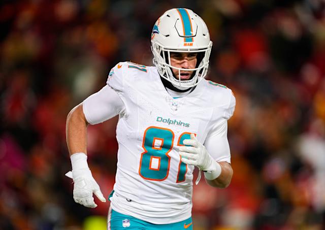 Miami Dolphins and Durham Smythe agree on a new contract: What it means for the team.